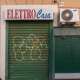 Vediamo l�abbandono del negozio �Elettro Casa�...